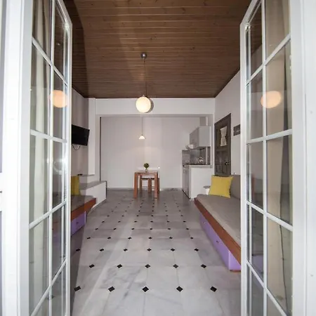 Manias Aparthotel Agia Marina